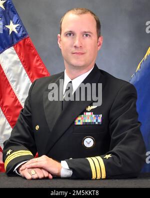 États-Unis Portrait bleu marine du CDR. Jeremy Braun. Il a été nommé commandant à bord du Navy Talent acquisition Group de la Nouvelle-Orléans. (Photo officielle de la marine américaine par Eric Garst, spécialiste des communications de masse, classe 1st) Banque D'Images