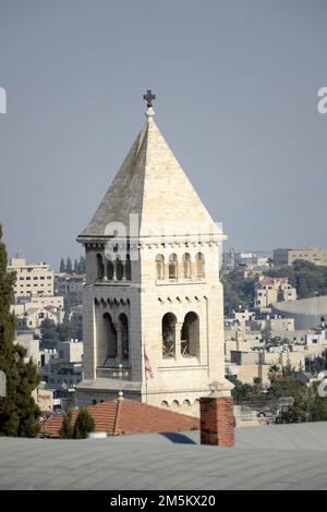 Le clocher de l'église luthérienne du Rédempteur dans le quartier chrétien de la vieille ville de Jérusalem. Banque D'Images