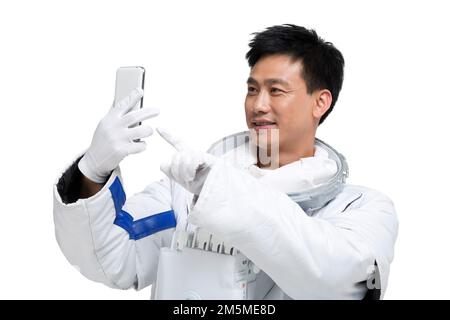 Les astronautes de l'abri affichent un téléphone portable Banque D'Images