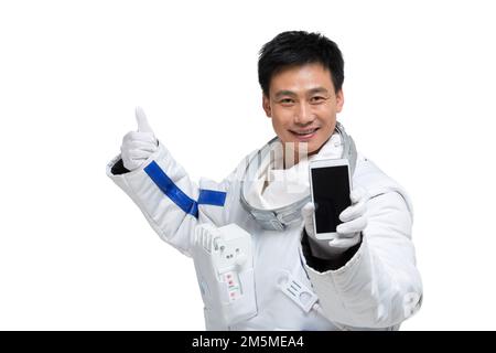 Les astronautes de l'abri affichent un téléphone portable Banque D'Images