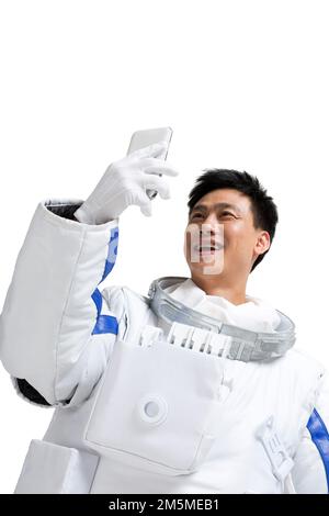 Les astronautes de l'abri affichent un téléphone portable Banque D'Images