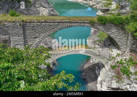 Brücke, alt, Meduna, Tal, Steinbrücke, Ponte Racli, Stein, Bogen, historisch, schmal, Bogen, Brückenbogen, Bogenbrücke, gras, verwachsen, Denkmal, bau Banque D'Images