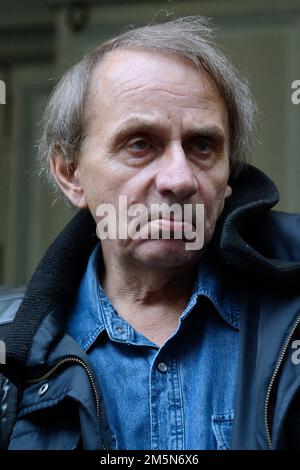 Photo du dossier 20 novembre 2018 de Michel Houellebecq lors du prix littéraire de 30 millions d amis à Paris, France. La Grande Mosquée de Paris a annoncé mercredi, 28 décembre 2022 sur Twitter une plainte contre l'écrivain français Michel Houellebecq après "des remarques extrêmement sérieuses qu'il a faites à l'égard des musulmans de France". L'institution se rapporte à une «longue conversation» entre M. Houellebecq et Michel Onfray, qui a été publiée dans une édition spéciale de la revue Popular Front en novembre. Selon Houellebecq, dont les remarques ont été transcrites dans le communiqué de presse de la Grande Mosquée, Banque D'Images