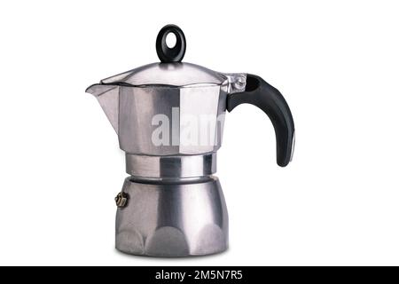 Vue latérale des ustensiles de cuisine classiques, machine à café Moka Pot isolée sur fond blanc avec passe-cheveux. Banque D'Images