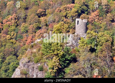 Château de Bosselstein, appelé le vieux château, ruines d'un château médiéval au sommet sur un rocher au-dessus d'Idar-Oberstein à Hunsrueck, Rhénanie-Palatinat Banque D'Images