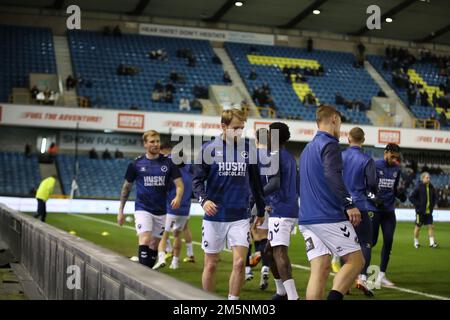 Billy Mitchell de Millwall se réchauffe lors du match de championnat Sky Bet entre Millwall et Bristol City à la Den, Londres, le jeudi 29th décembre 2022. (Credit: Tom West | MI News) Credit: MI News & Sport /Alay Live News Banque D'Images