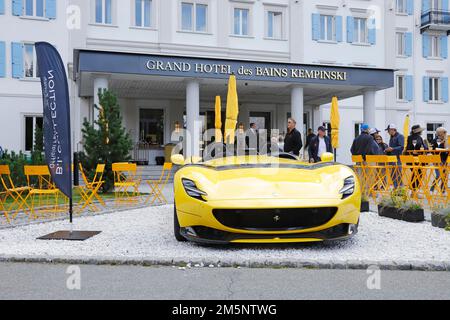 Ferrari Monza SP2 devant le Grand Hôtel des bains Kempinski pendant les International automobile Weeks, St. Moritz, Engadin, Suisse Banque D'Images