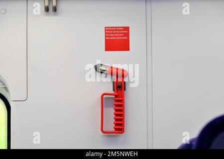 Marteau d'urgence sur le mur dans LA GLACE, Bavière, Allemagne Banque D'Images