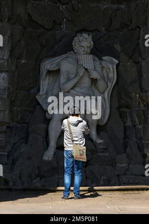 Grotte d'eau de Vexier avec le dieu grec Pan, Bergpark Wilhelmshoehe, site classé au patrimoine mondial de l'UNESCO, Kassel, Hesse, Allemagne Banque D'Images