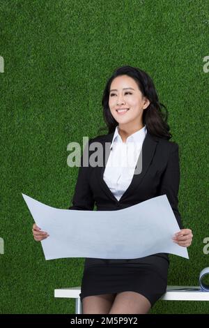 Les femmes concepteurs de l'industrie de l'herbe voient les dessins Banque D'Images