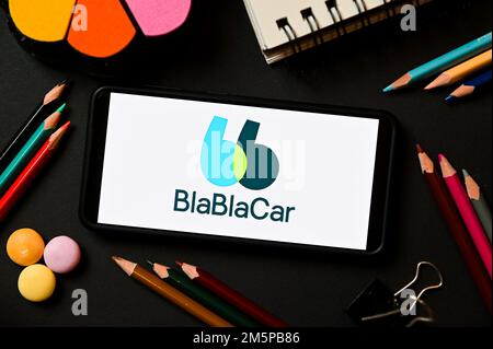 Pologne. 17th décembre 2022. Sur cette photo, un logo BlablaCar apparaît sur un smartphone. Crédit : SOPA Images Limited/Alamy Live News Banque D'Images