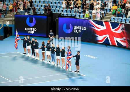 30th décembre 2022 ; Ken Rosewall Arena, Sydney, Nouvelle-Galles du Sud, Australie : United Cup tennis, jour 2, Australie contre Grande-Bretagne ; Team Great Britain s'alignent avant l'égalité Banque D'Images