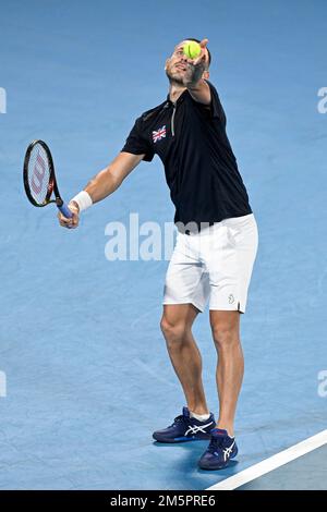 30th décembre 2022 ; Ken Rosewall Arena, Sydney, Nouvelle-Galles du Sud, Australie : United Cup tennis, jour 2, Australie contre Grande-Bretagne ; Daniel Evans, de Grande-Bretagne, se prépare à servir à Jason Kubler, d'Australie Banque D'Images