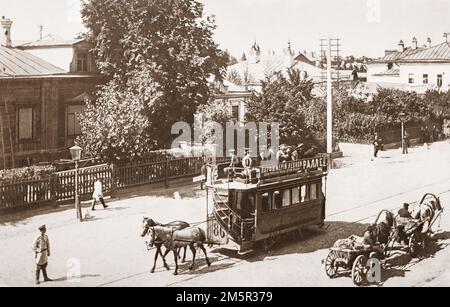 Tram à cheval ou Konka à la rue de Moscou. Konka est un type historique de transport public qui a été largement utilisé avant le transfert à chemin de fer. Le tram à cheval était Banque D'Images