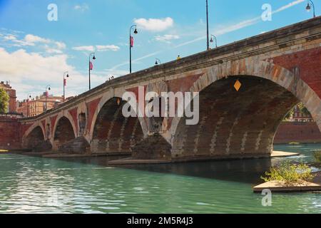 Vue sur le Pont-neuf à Toulouse, France Banque D'Images