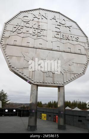 12 2022 novembre, Sudbury Ontario Canada. Le Big Nickel se dresse au Dynamic Earth Science Museum, Luke Durda/Alay Banque D'Images