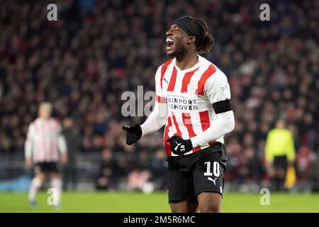 EINDHOVEN Noni Madueke de PSV contre l'AC Milan pendant le match amical dans le stade Philips. ANP OLAF KRAAK Banque D'Images
