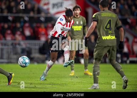 EINDHOVEN Noni Madueke de PSV avec le 3-0 contre AC Milan pendant le match amical dans le stade Philips. ANP OLAF KRAAK Banque D'Images