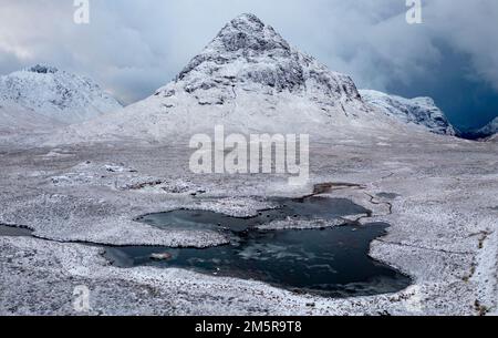 Buachaille Etive Mor Mountain à Glen COE dans la neige d'hiver, Scottish Highlands, Écosse, Royaume-Uni Banque D'Images