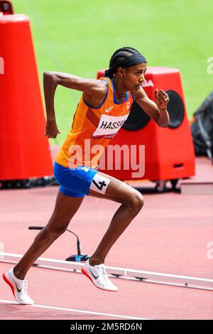 Sifan Hassan (NED) en compétition dans les 1500 mètres féminins chauffe aux Jeux Olympiques d'été 2020 (2021), Tokyo, Japon Banque D'Images