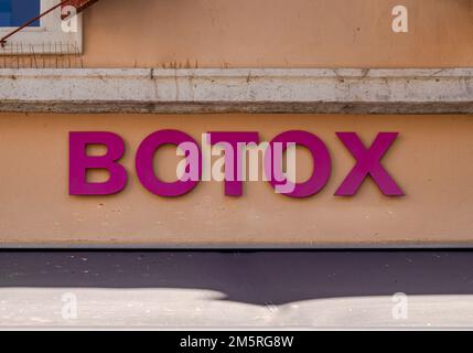 Soleure, Suisse - 12 juillet 2022: Botox est le nom d'un magasin de meubles rembourrés à Soleure Banque D'Images