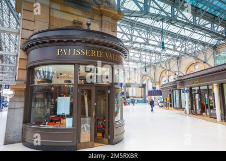 Pâtisserie Valerie,à,Glasgow,gare,train,gare,très,design,bâtiment,à,Glasgow,centre,ville,centre,ville,centre,ville,ville,mise à niveau,Écosse,GB,Grande-Bretagne,Grande-Bretagne,Grande-Bretagne,Grande-Bretagne,Grande-Bretagne,Grande-Bretagne,Royaume-Uni,Écosse,Europe,européenne,Glasgow City, Banque D'Images