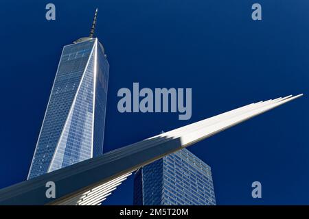 World Trade Center et Oculus survolent Ground Zero. Banque D'Images