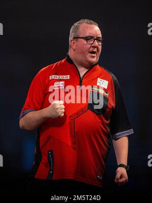 Stephen Bunting réagissant pendant le treize jour du Championnat du monde des fléchettes de Cazoo à Alexandra Palace, Londres. Date de la photo: Vendredi 30 décembre 2022. Banque D'Images