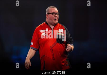 Stephen Bunting réagissant pendant le treize jour du Championnat du monde des fléchettes de Cazoo à Alexandra Palace, Londres. Date de la photo: Vendredi 30 décembre 2022. Banque D'Images