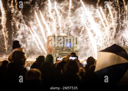 SCHEVENINGEN - le feu de joie sur le Noorderstrand de Scheveningen. Les feux de joie sur les plages de Scheveningen et Duindorp sont éclairés un jour plus tôt que prévu. Le vent souffle probablement trop fort à la Saint-Sylvestre. ANP JEFFREY GROENEWEG pays-bas - belgique Out crédit: ANP/Alay Live News Banque D'Images