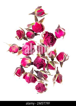Tas de roses de thé sec bourgeons isolés sur fond blanc. Thé de fleur de rose. Thé de la rose de Phnom Penh. Masque. Vue de dessus Banque D'Images