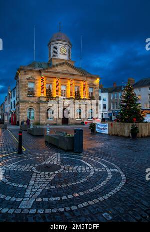 Kelso, la place du marché et le Townhall à l'heure de Noël. Banque D'Images