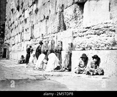 Les Juifs au mur occidental de Jérusalem en 1870s Banque D'Images