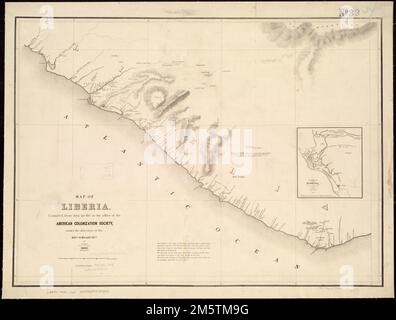 Carte du Libéria. Relief indiqué par les haches. Inclut du texte. Encart: Environs de Monrovia / arpenté par J. Ashmun, 1825.. En plus de s'échapper vers le Nord, une autre alternative pour les esclaves libérés était la « colonisation » ou la réinstallation en Afrique. Plusieurs organisations ont été créées pour encourager et aider cette réinstallation, mais ce n'était pas un choix universellement attrayant. La Société américaine de colonisation, organisée en 1816 à Washington, DC, a aidé des milliers d'esclaves émancipés à retourner en Afrique. La Société a établi la colonie du Libéria, nommée d'après le mot latin "libre", sur la côte ouest Banque D'Images