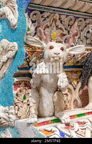 Statues au Wat Pariwat Ratchasongkram - temple bouddhiste de Bangkok, Thaïlande. Banque D'Images