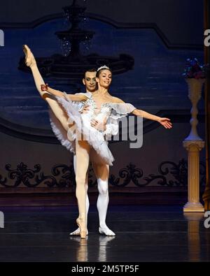 Melbourne, Floride, États-Unis. 30th décembre 2022. Le State Ballet Theatre of Ukraine s'associe au Melbourne City Ballet Theatre pour réaliser une production du classique « Leeping Beauty » lors de sa tournée américaine au King Centre de Melbourne, en Floride, vendredi, 30 décembre 2022. Photo de Joe Marino/UPI crédit: UPI/Alay Live News crédit: UPI/Alay Live News Banque D'Images