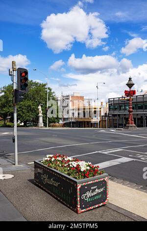 Ballarat Australie / en bas de la rue principale centrale de Ballarat, Sturt Street à Noël.la fin de ville de Sturt Street est l'un des plus vieux pr de Ballarat Banque D'Images