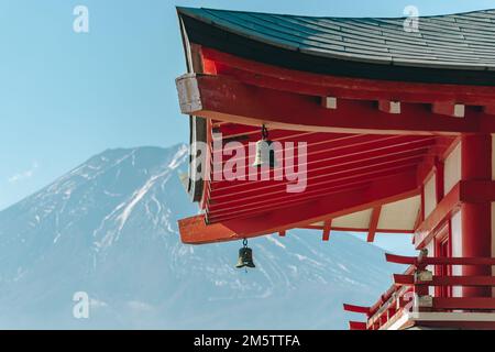 Vue sur le Mont Fuji depuis le sanctuaire Sakuya-Hime Banque D'Images