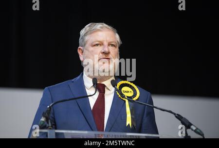 Photo du dossier datée du 07/05/21, de Angus Robertson MSP, secrétaire du Cabinet chargé de la Constitution, des Affaires extérieures et de la Culture. M. Robertson a dit qu'il n'y avait pas eu d'avantages à quitter l'Union européenne à l'occasion du deuxième anniversaire de la fin de la période de transition. Il a souligné des études récentes de la London School of Economics, qui ont révélé que les factures alimentaires étaient supérieures de £210 par ménage et par an en raison des droits de douane imposés en quittant le bloc, Ainsi qu'une étude de l'Office for Budget Responsibility (OBR) qui prévoyait une baisse de la productivité à long terme de 4% en raison du Brexit. Date de publication : Satu Banque D'Images