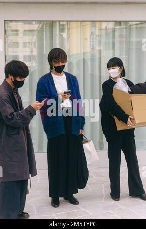 Un groupe de jeunes gens élégants à Harajuku Banque D'Images