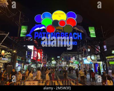 Patong Walking Street ou Bangla Road, célèbre panneau d'entrée emblématique de Night Life Road Banque D'Images