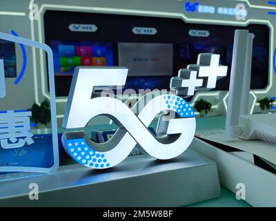 SUQIAN, CHINE - 31 DÉCEMBRE 2022 - Une vue d'ensemble de l'activité 5G de China Mobile à Suqian, province de Jiangsu, Chine, 31 décembre 2022. Banque D'Images