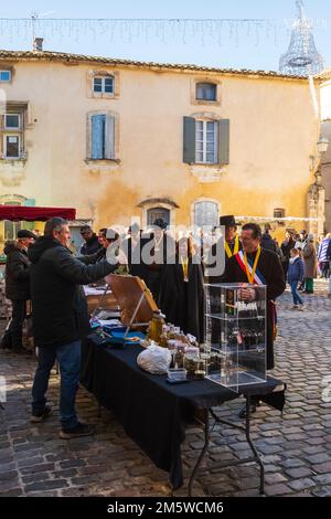 Célébrations et discours traditionnels au marché de la truffe à Menerbes, France Banque D'Images