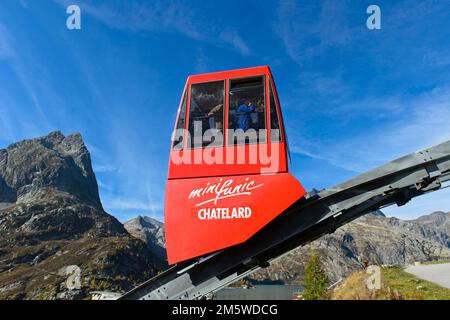 Chariot rouge du funiculaire Minifunic au parc d'attractions de Chatelard, Parc d'attractions du Chatelard, le Chatelard, Finhaut-Emosson, Valais Banque D'Images