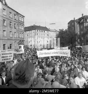 Avec ce rassemblement par le DGB, les habitants de la ville de la région de Ruhr (vraisemblablement Gladbeck) se défendaient en 1967 contre une résurgence de Banque D'Images