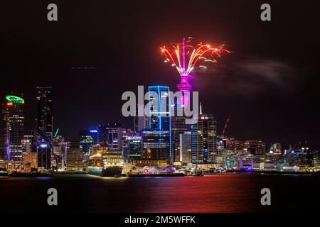 Auckland, Nouvelle-Zélande, 01 janvier 2023. Auckland accueille la nouvelle année 2023 avec des feux d'artifice de la Sky Tower. Auckland est la première ville à célébrer la nouvelle année. Credit: Photographie d'une image / Alamy Live News Banque D'Images