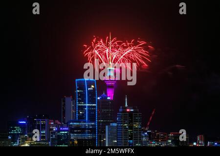 Auckland, Nouvelle-Zélande, 01 janvier 2023. Auckland accueille la nouvelle année 2023 avec des feux d'artifice de la Sky Tower. Auckland est la première ville à célébrer la nouvelle année. Credit: Photographie d'une image / Alamy Live News Banque D'Images