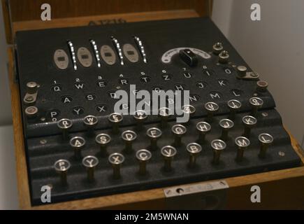 Machine de chiffrement de marque allemande Enigma, avec un modèle commercial de type K-box. 1931. Détail du panneau. Musée de l'armée. Tolède, Espagne. Banque D'Images