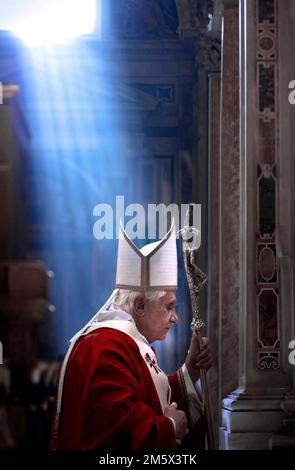 Etat de la Cité du Vatican, Vatikanstadt. 28th décembre 2022. Actualités en direct du Pape Benoît XVI/dpa/Alay Banque D'Images