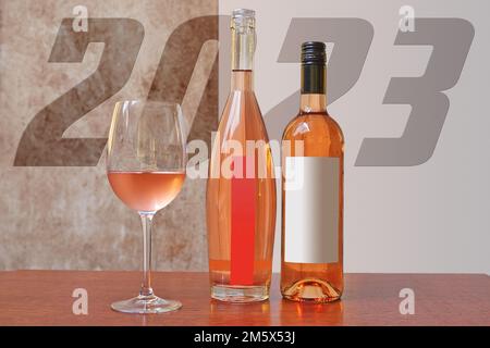 Deux types différents de bouteilles de vin rose et un verre pour célébrer le nouvel an 2023 Banque D'Images
